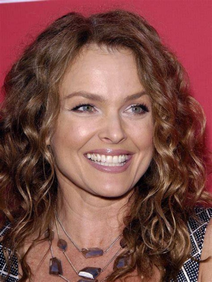 Dina Meyer Bra Size, Age, Weight, Height, Measurements