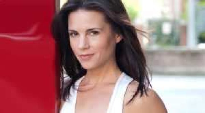 Leah Cairns Net Worth