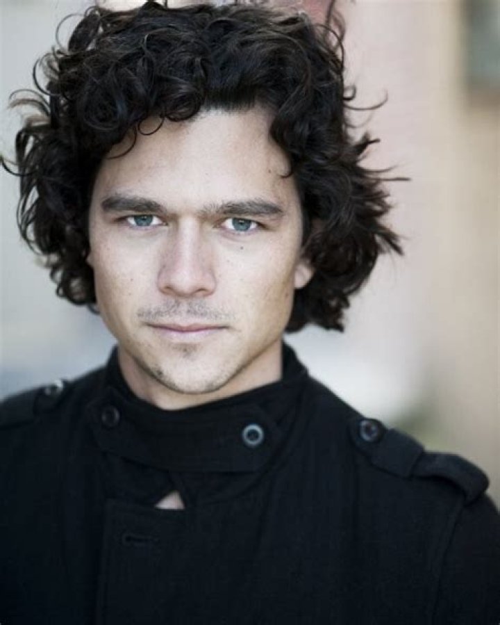 Luke Arnold Net Worth